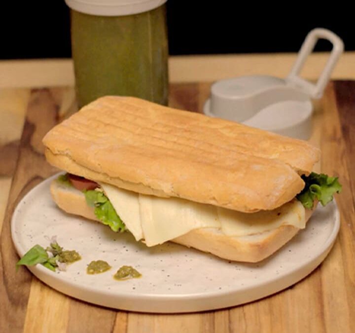 Panini de salmón y pesto